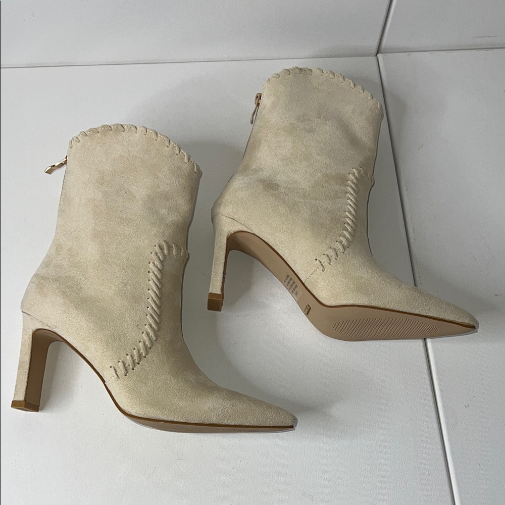 Billini Lirri cream faux suede bootie Size 7